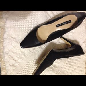 Bandolino black heels size 8 1/2